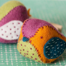 Charger l'image dans la galerie, Birdhouse and Two Birds Felt Craft Kit: English