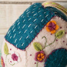 Charger l'image dans la galerie, Birdhouse and Two Birds Felt Craft Kit: English