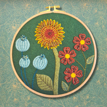 Charger l'image dans la galerie, Botanical Appliqué Hoop Craft Kit: English