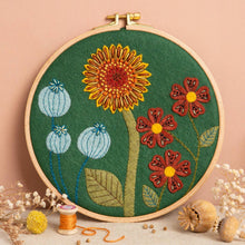 Charger l'image dans la galerie, Botanical Appliqué Hoop Craft Kit: English
