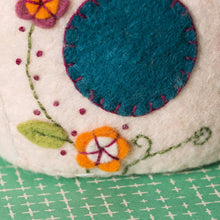 Charger l'image dans la galerie, Birdhouse and Two Birds Felt Craft Kit: English