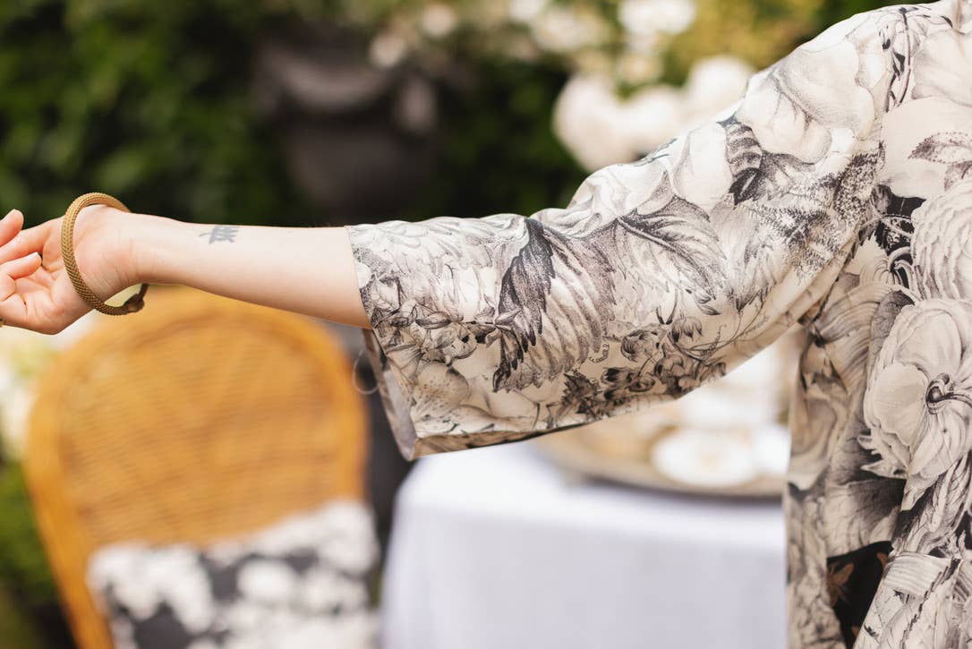 Honey & The Moon Artist Dress w/ Pockets, Florals & Bees: L/XL (fits approx. size 12-16)