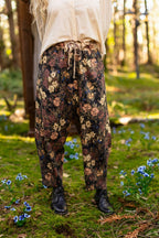 Lionheart Linen Crop Artist Pant w/ florals & Narnia print: Original O/S