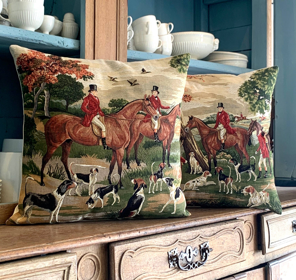 Foxhunt pillow - Foxhunter facing right or left