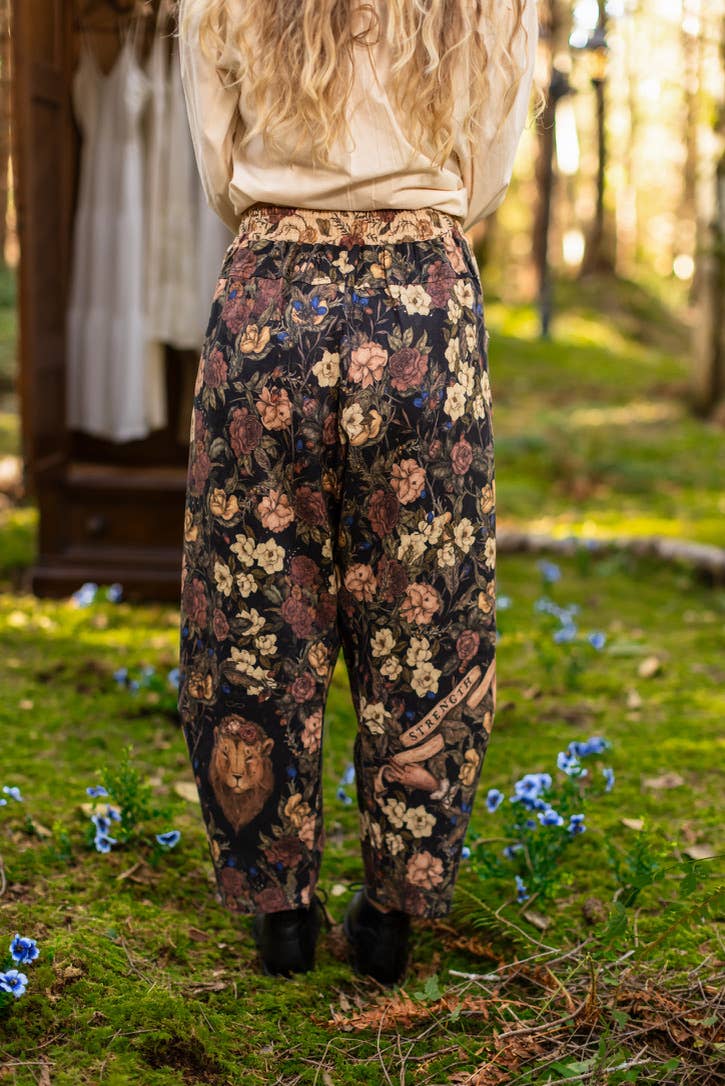 Lionheart Linen Crop Artist Pant w/ florals & Narnia print: Original O/S