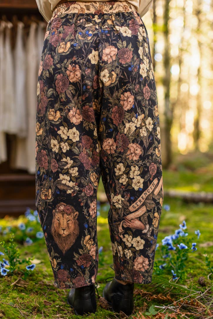 Lionheart Linen Crop Artist Pant w/ florals & Narnia print: Original O/S