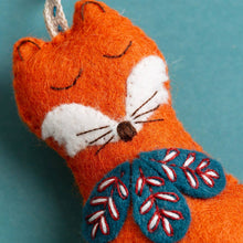 Load image into Gallery viewer, Folk Fox Felt Craft Mini Kit: English