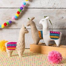 Load image into Gallery viewer, Llamas Felt Craft Kit