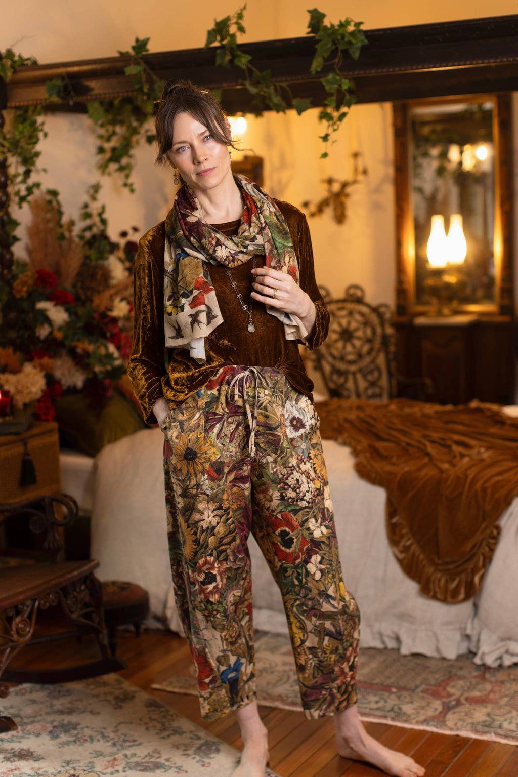Golden Hour Linen Cropped Artist Pant w/ Floral Print: S/M
