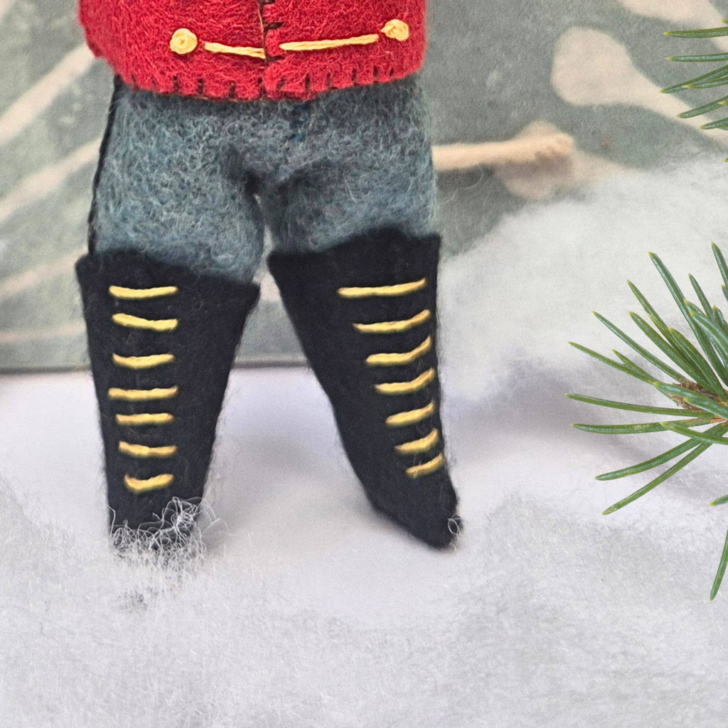 Little Mouse, the Nutcracker: English