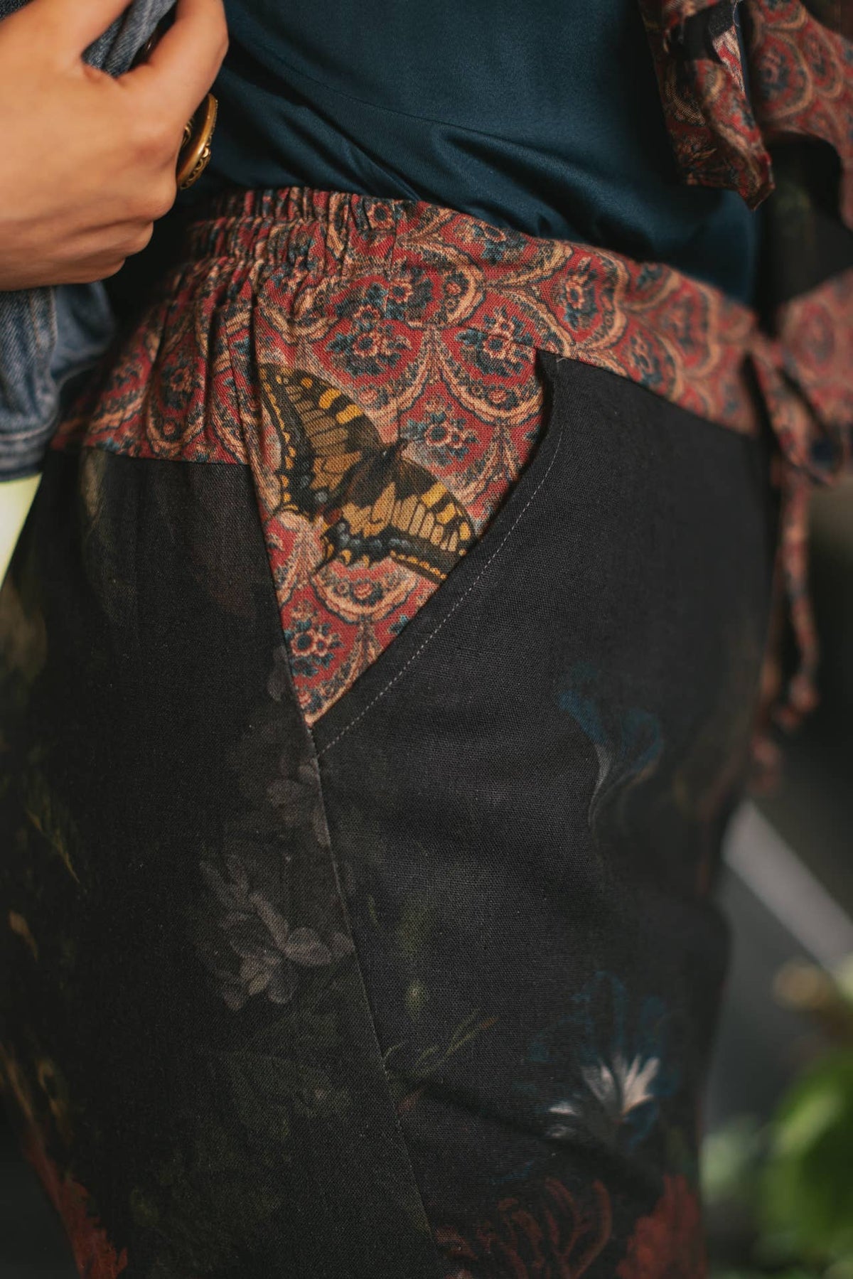 Flight of Fancy Linen Cropped Artist Pants w/ Hummingbird: L/XL
