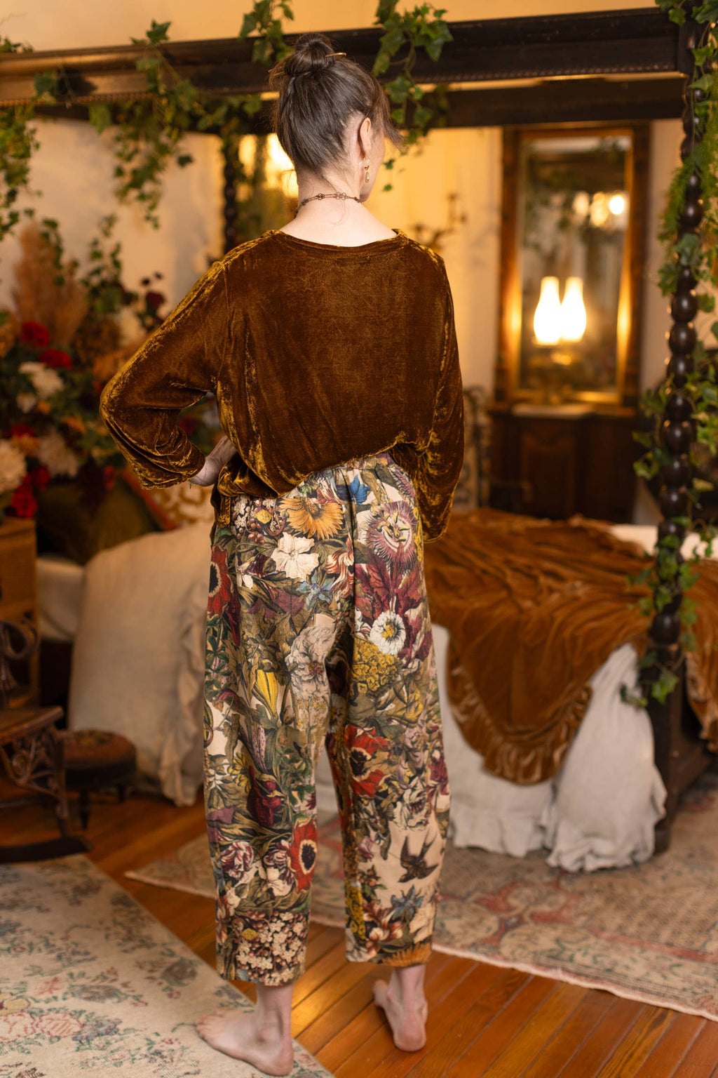Golden Hour Linen Cropped Artist Pant w/ Floral Print: S/M