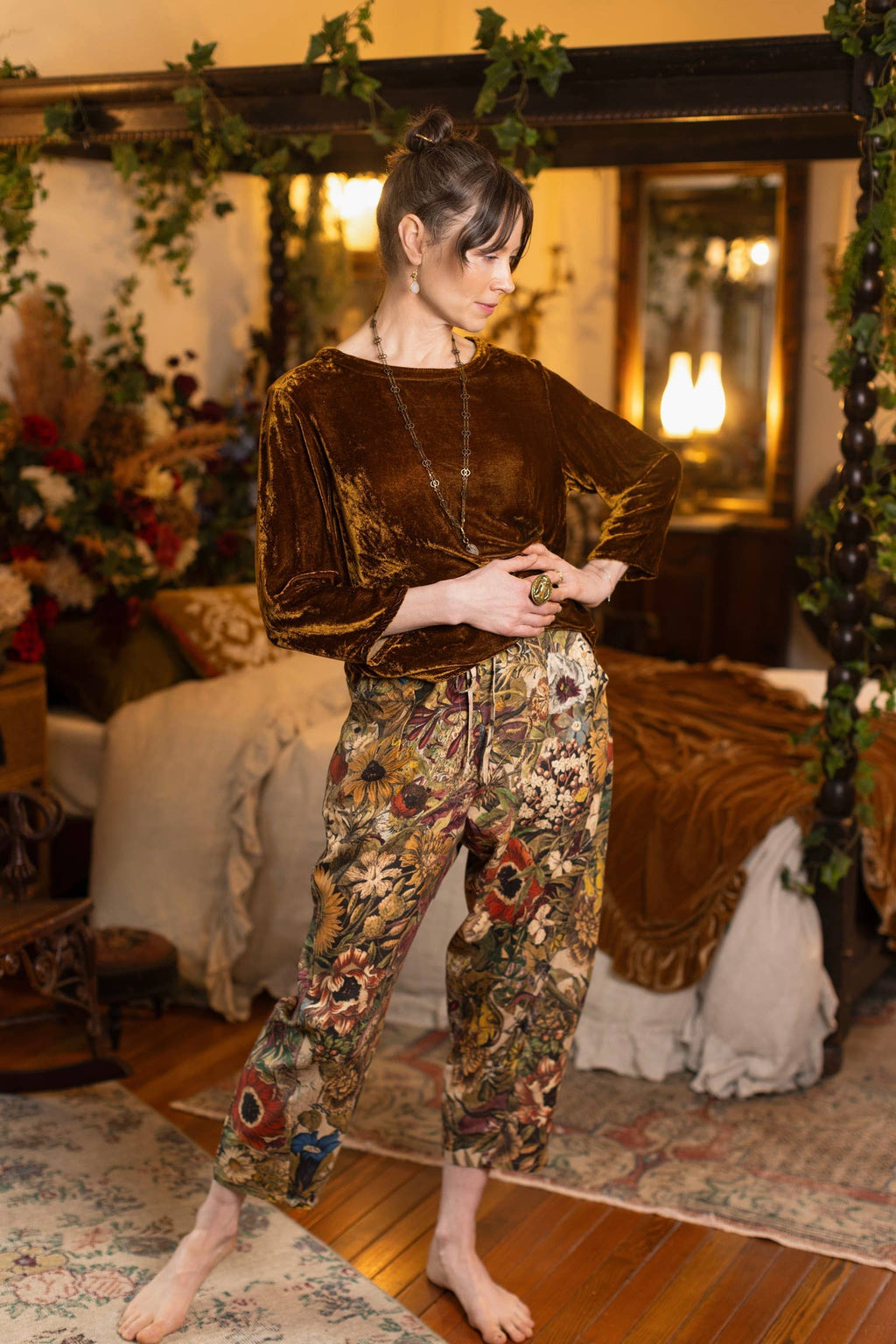Golden Hour Linen Cropped Artist Pant w/ Floral Print: S/M