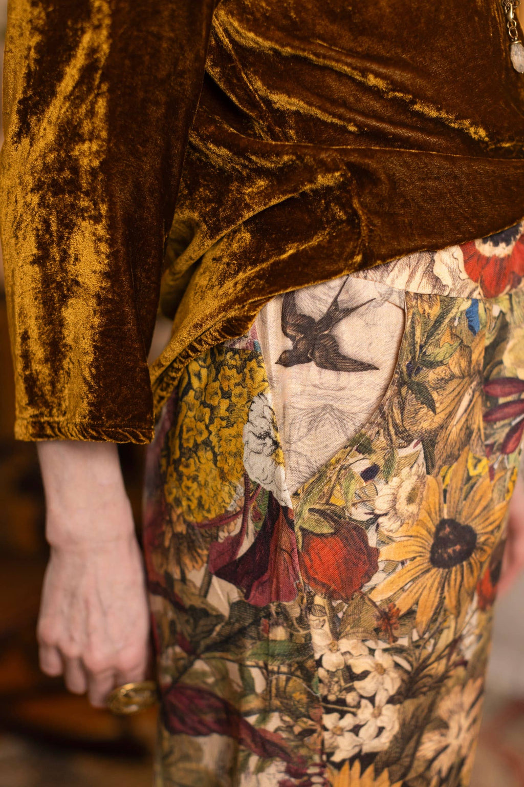 Golden Hour Linen Cropped Artist Pant w/ Floral Print: S/M