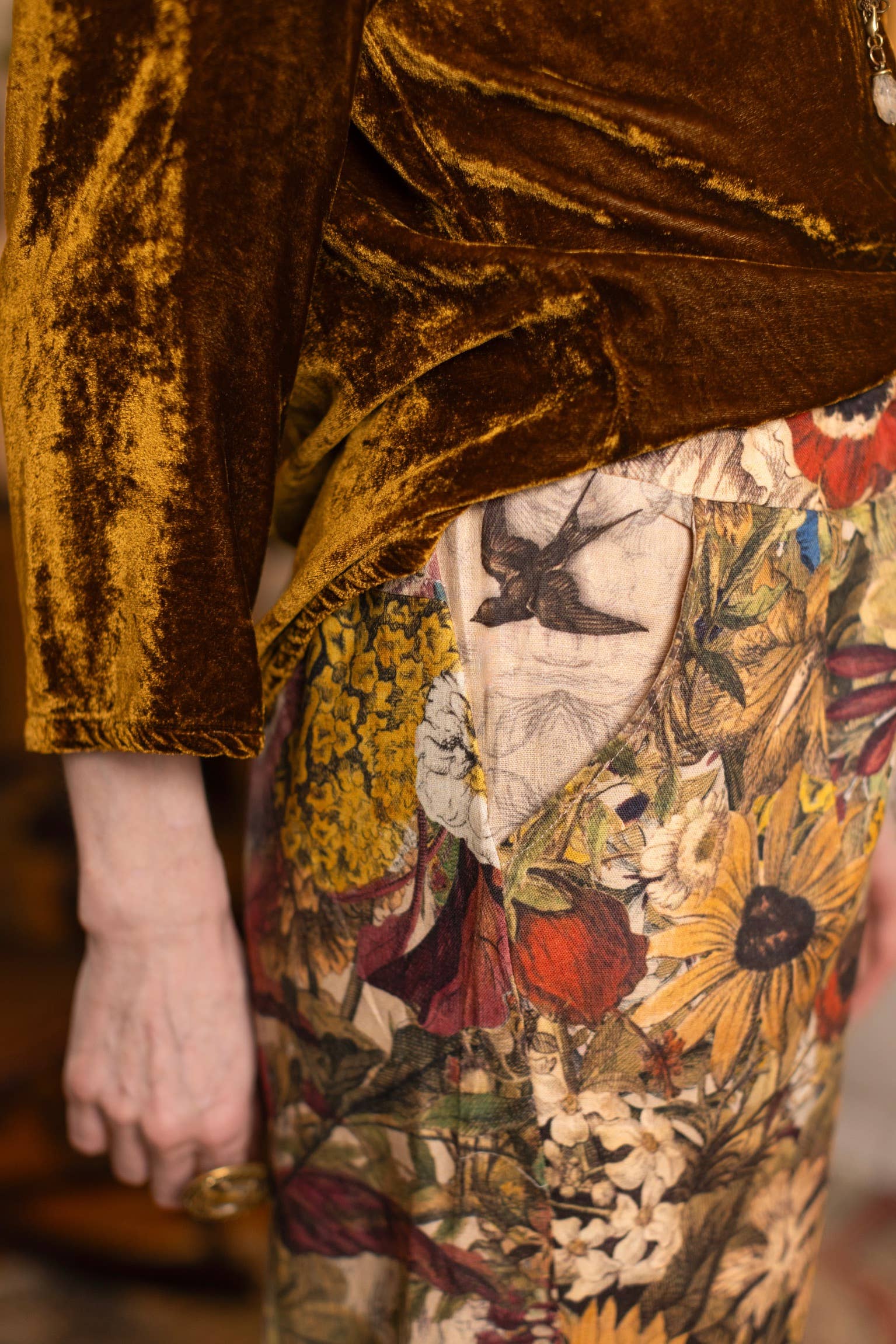 Golden Hour Linen Cropped Artist Pant w/ Floral Print: S/M