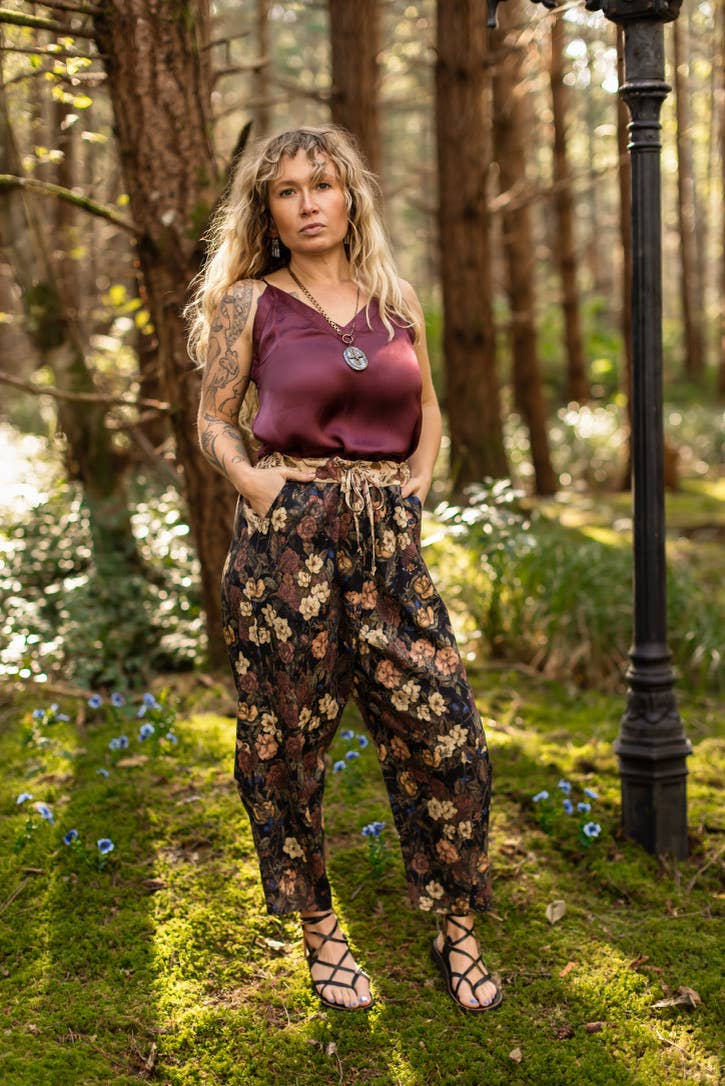 Lionheart Linen Crop Artist Pant w/ florals & Narnia print: L/XL