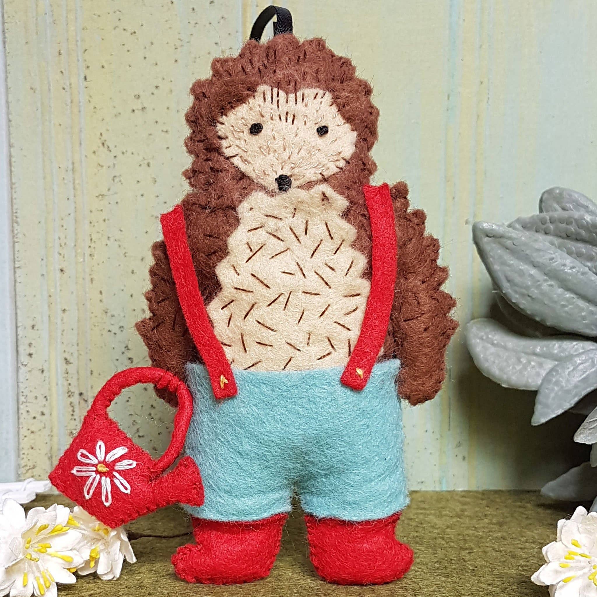 Mr. Hedgehog Gardener Felt Craft Mini Kit