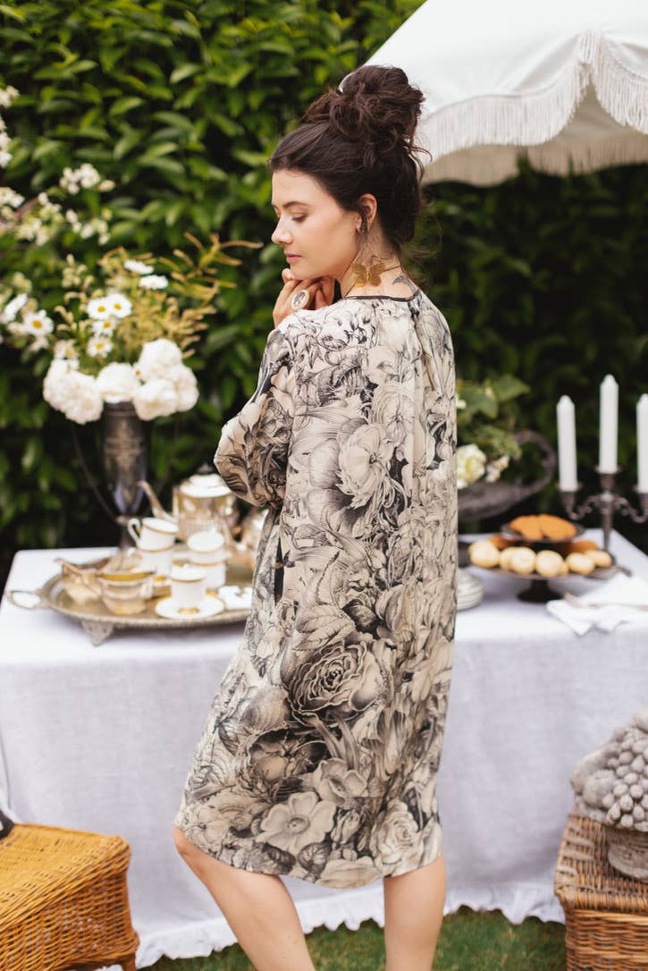 Honey & The Moon Artist Dress w/ Pockets, Florals & Bees: L/XL (fits approx. size 12-16)