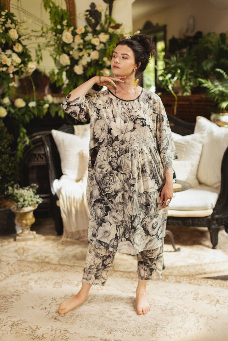 Honey & The Moon Artist Dress w/ Pockets, Florals & Bees: L/XL (fits approx. size 12-16)