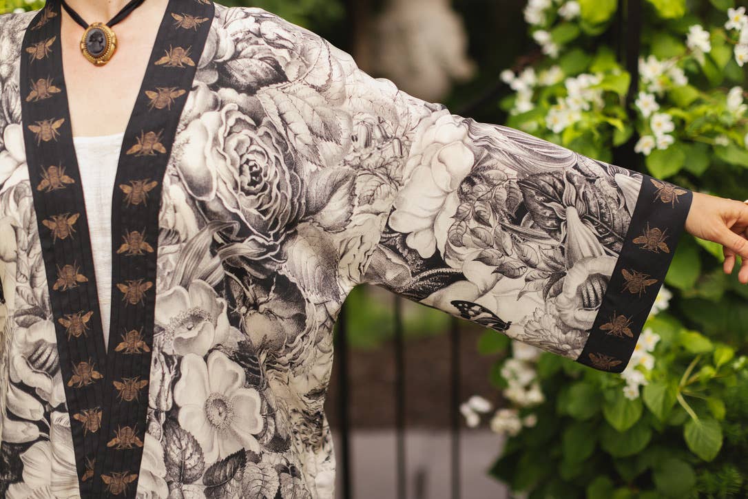 Honey & The Moon Pixie Duster Crop Kimono w/ Florals & Bees