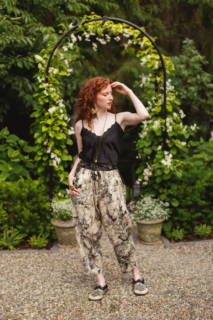 Honey & The Moon Linen Crop Artist Pant w/ Boho Floral Print: L/XL