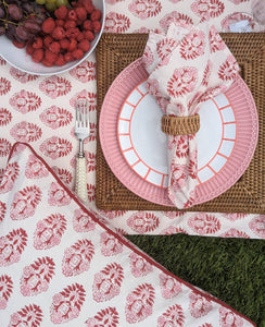 Pia Pink Round Tablecloth: Round 180cm - 71"