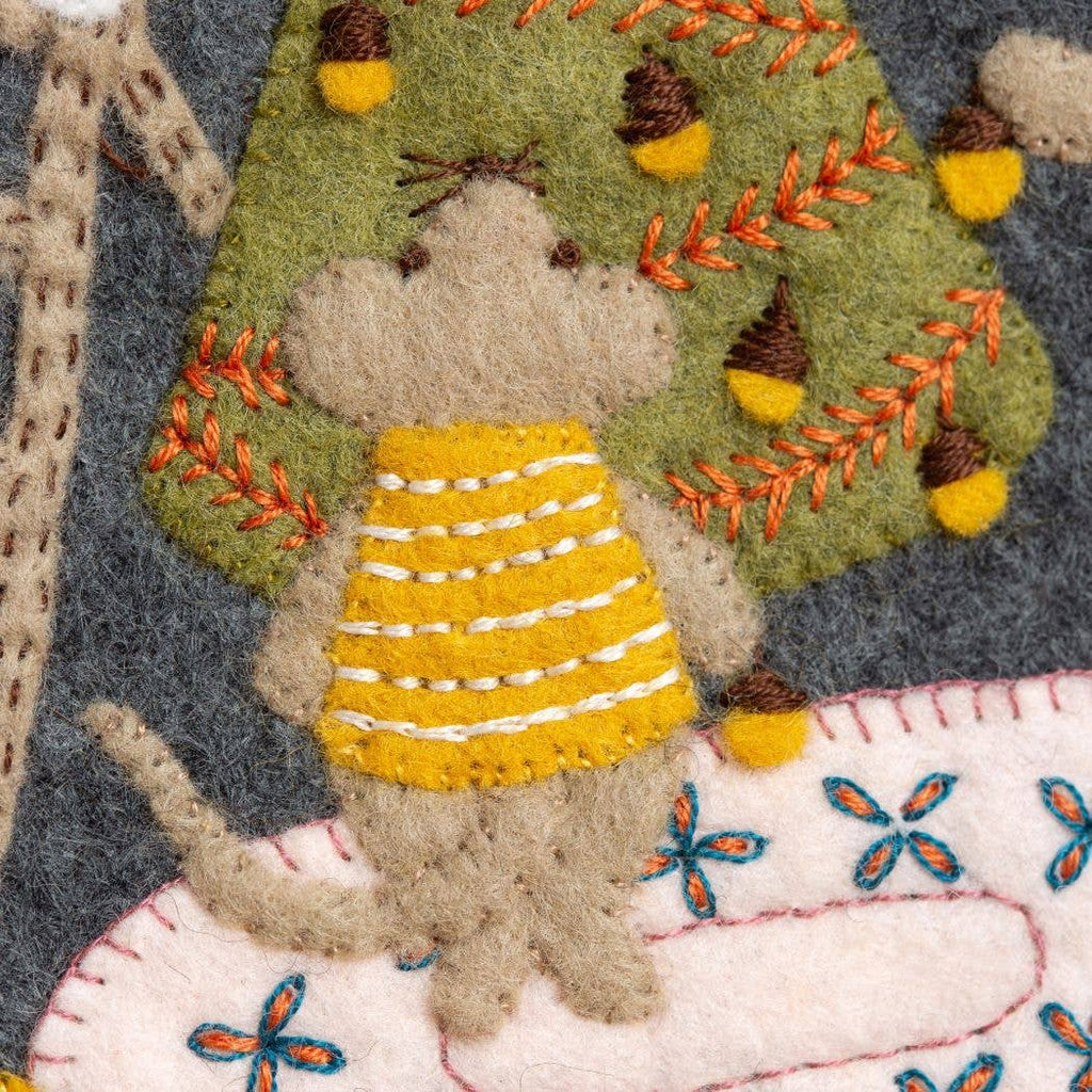 Christmas with the Mouse Family Felt Appliqué Hoop Kit