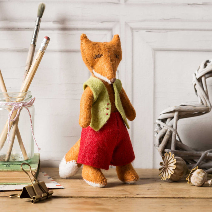 Fergus Fox Felt Craft Kit: English