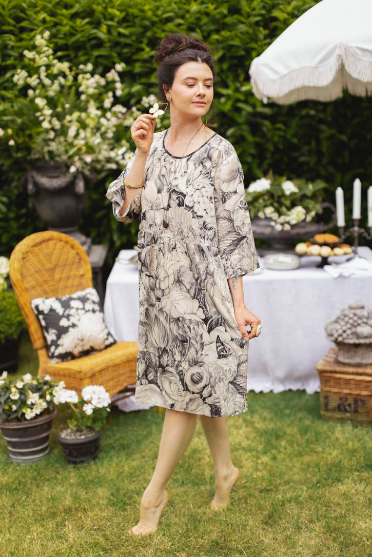 Honey & The Moon Artist Dress w/ Pockets, Florals & Bees: S/M (fits approx. size 6-10)