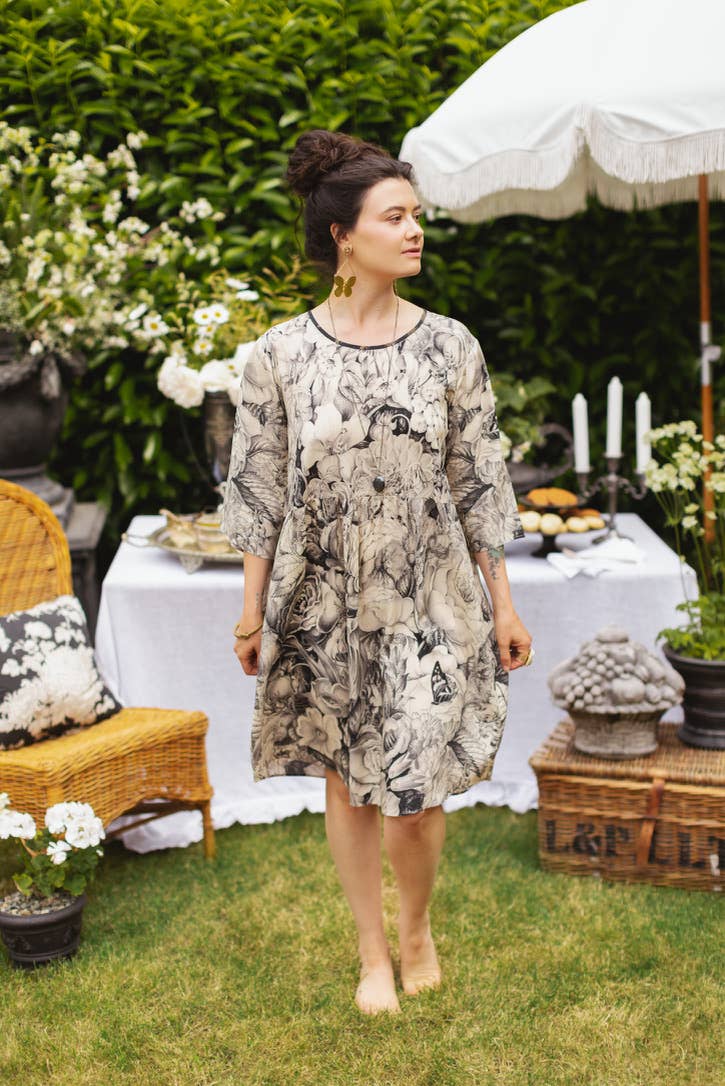 Honey & The Moon Artist Dress w/ Pockets, Florals & Bees: S/M (fits approx. size 6-10)