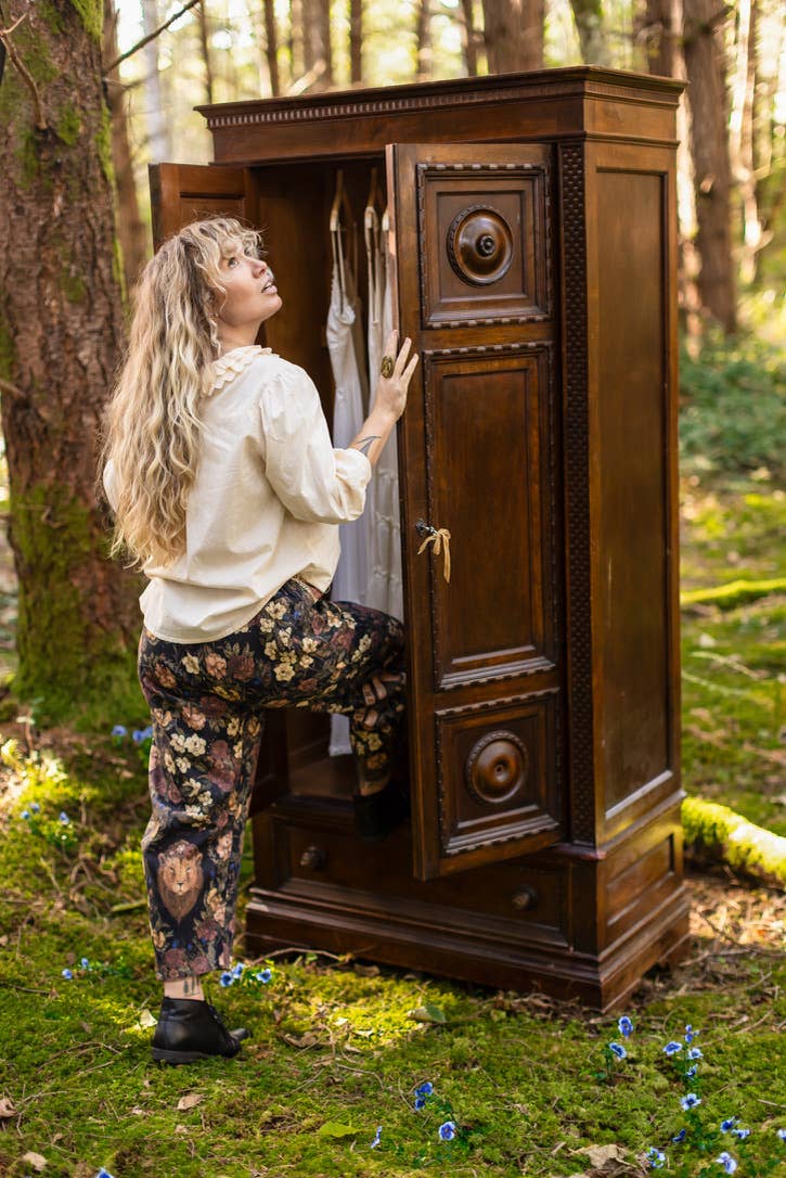 Lionheart Linen Crop Artist Pant w/ florals & Narnia print: L/XL