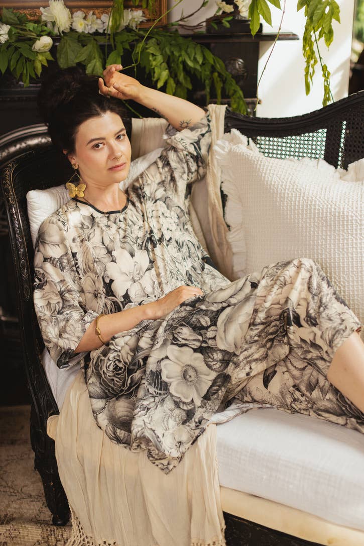 Honey & The Moon Artist Dress w/ Pockets, Florals & Bees: L/XL (fits approx. size 12-16)