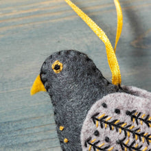 Charger l&#39;image dans la galerie, Colly Bird Felt Craft Mini Kit