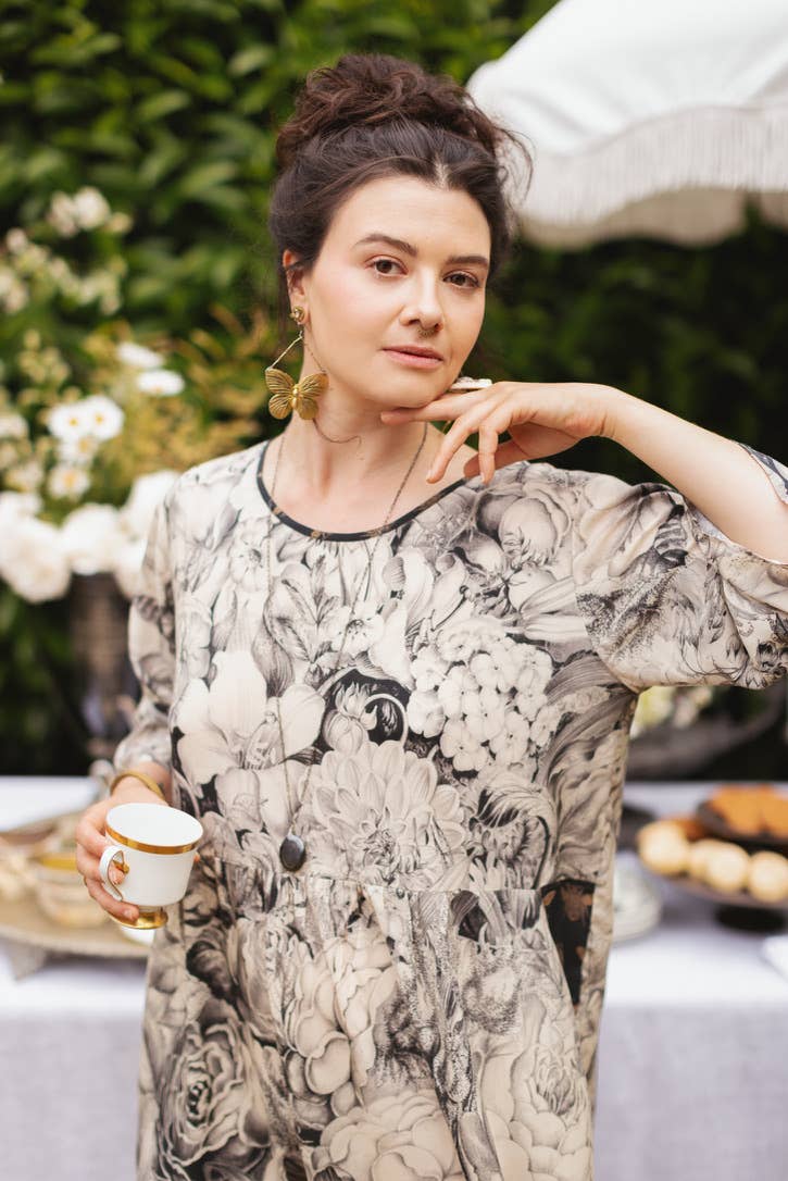Honey & The Moon Artist Dress w/ Pockets, Florals & Bees: L/XL (fits approx. size 12-16)