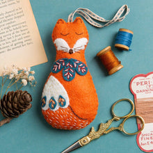 Load image into Gallery viewer, Folk Fox Felt Craft Mini Kit: English
