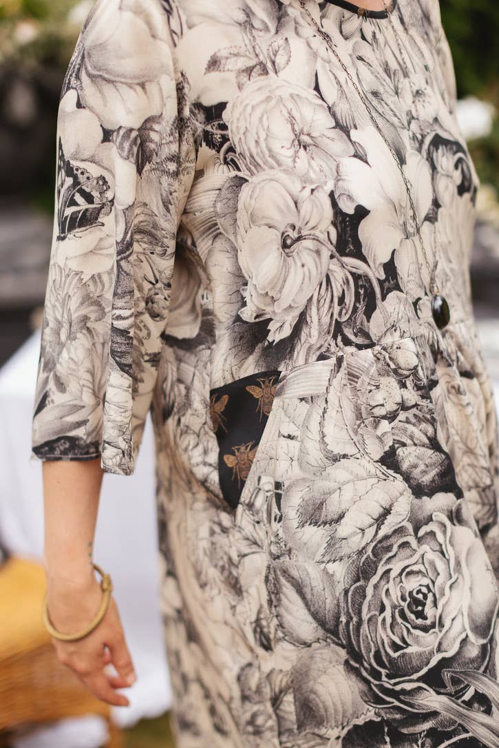 Honey & The Moon Artist Dress w/ Pockets, Florals & Bees: L/XL (fits approx. size 12-16)