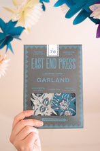 Charger l&#39;image dans la galerie, Creeping Spider Sewn Garland