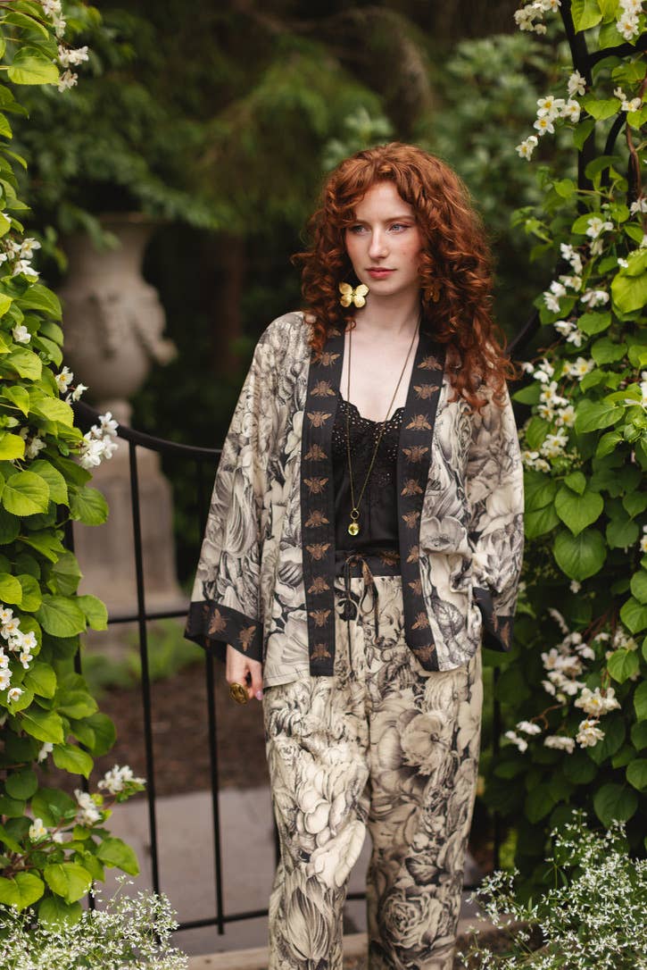 Honey & The Moon Pixie Duster Crop Kimono w/ Florals & Bees