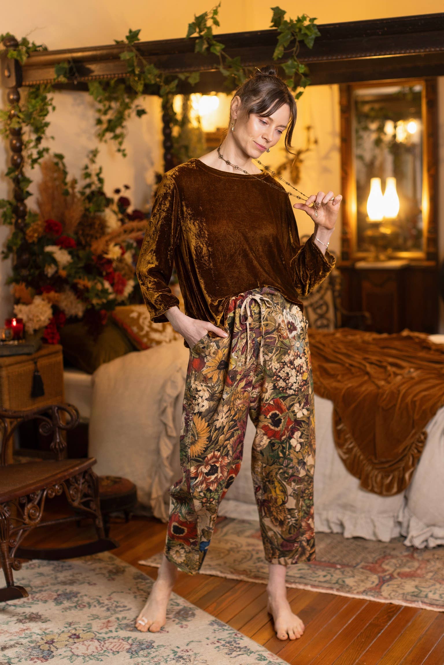 Golden Hour Linen Cropped Artist Pant w/ Floral Print: L/XL