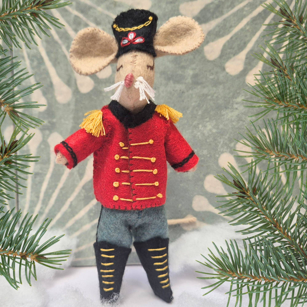 Little Mouse, the Nutcracker: English