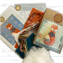 Load image into Gallery viewer, Folk Fox Felt Craft Mini Kit: English