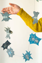 Charger l&#39;image dans la galerie, Creeping Spider Sewn Garland