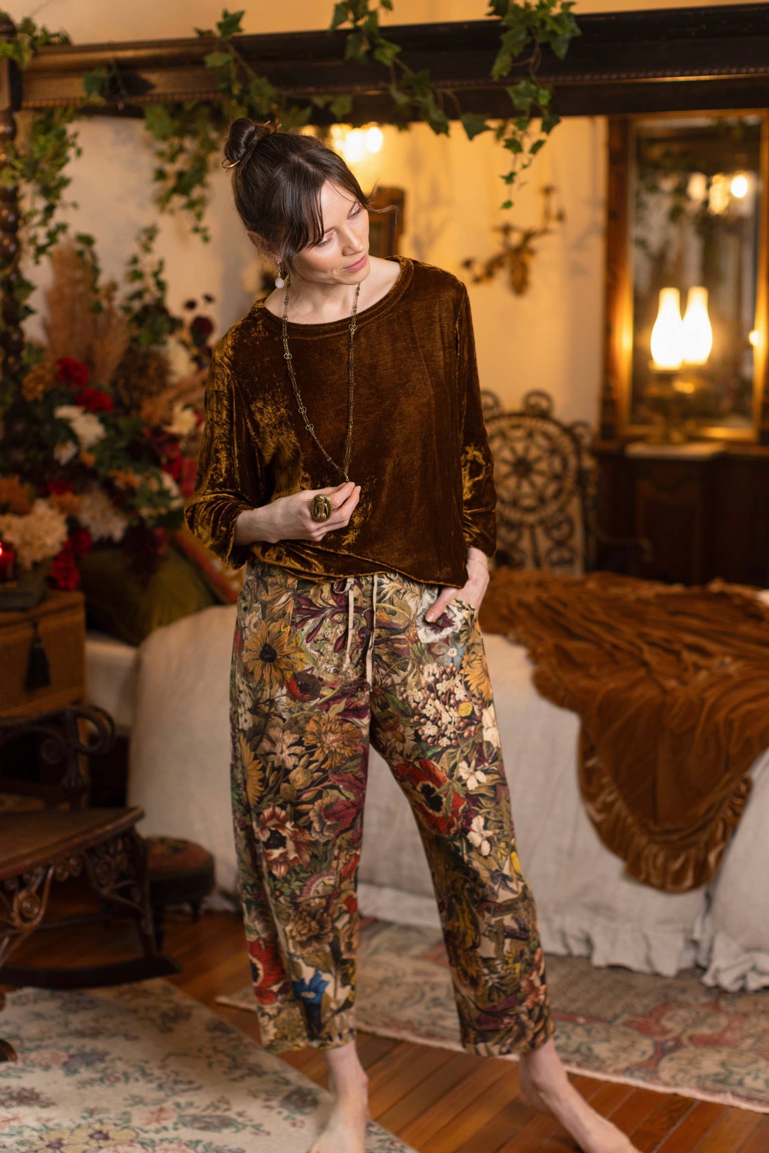 Golden Hour Linen Cropped Artist Pant w/ Floral Print: S/M
