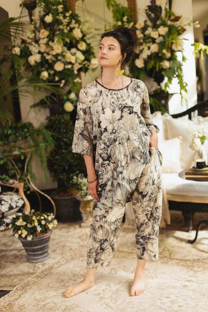 Honey & The Moon Artist Dress w/ Pockets, Florals & Bees: L/XL (fits approx. size 12-16)
