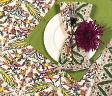 Load image into Gallery viewer, Tablecloth 60X90 Victoria &amp; Albert