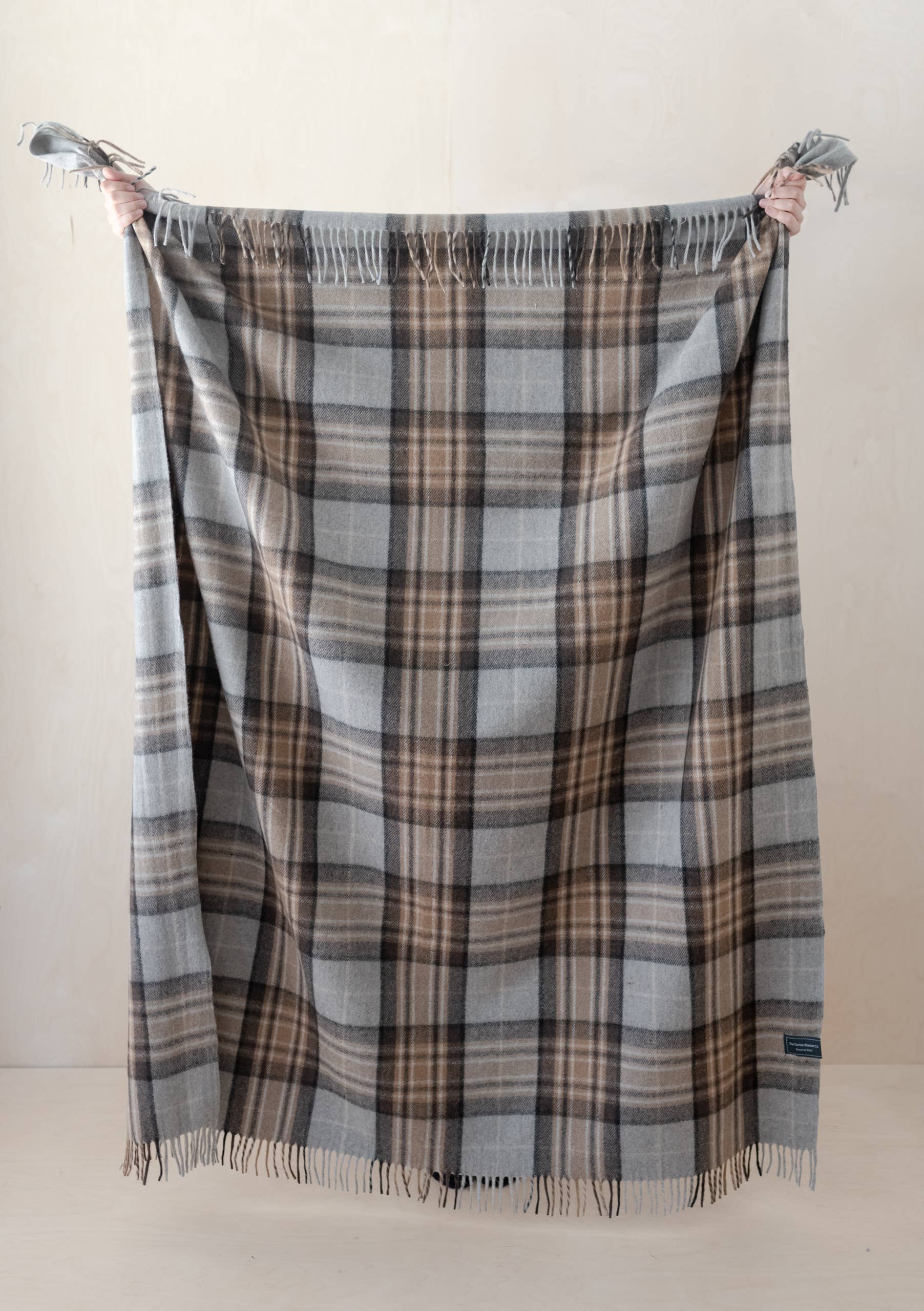 Couverture en laine recyclée à motif tartan Mackellar